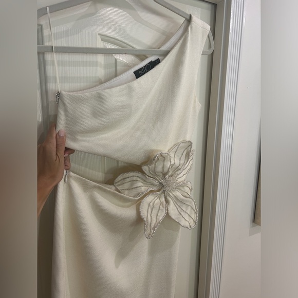 PatBO Flower Applique Midi Dress in Ivory - Picture 8 of 13